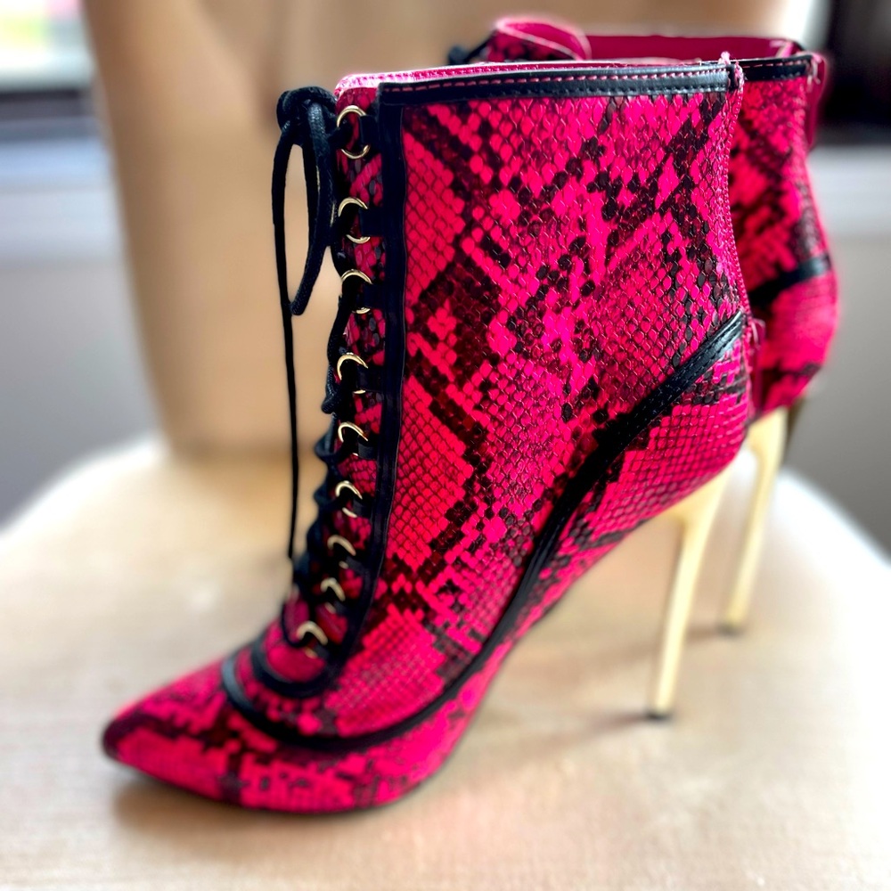 Erika Jayne collab Pink never worn booties size 7
